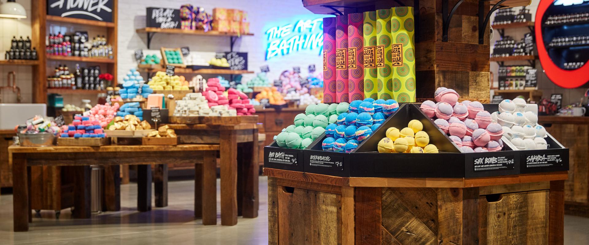 Lush Cosmetics wychodzi ze społecznościówek